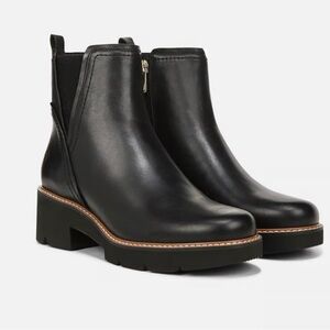 Naturalizer Darry Black Leather Chunky Heel Chelsea zipper Ankle Boots booties